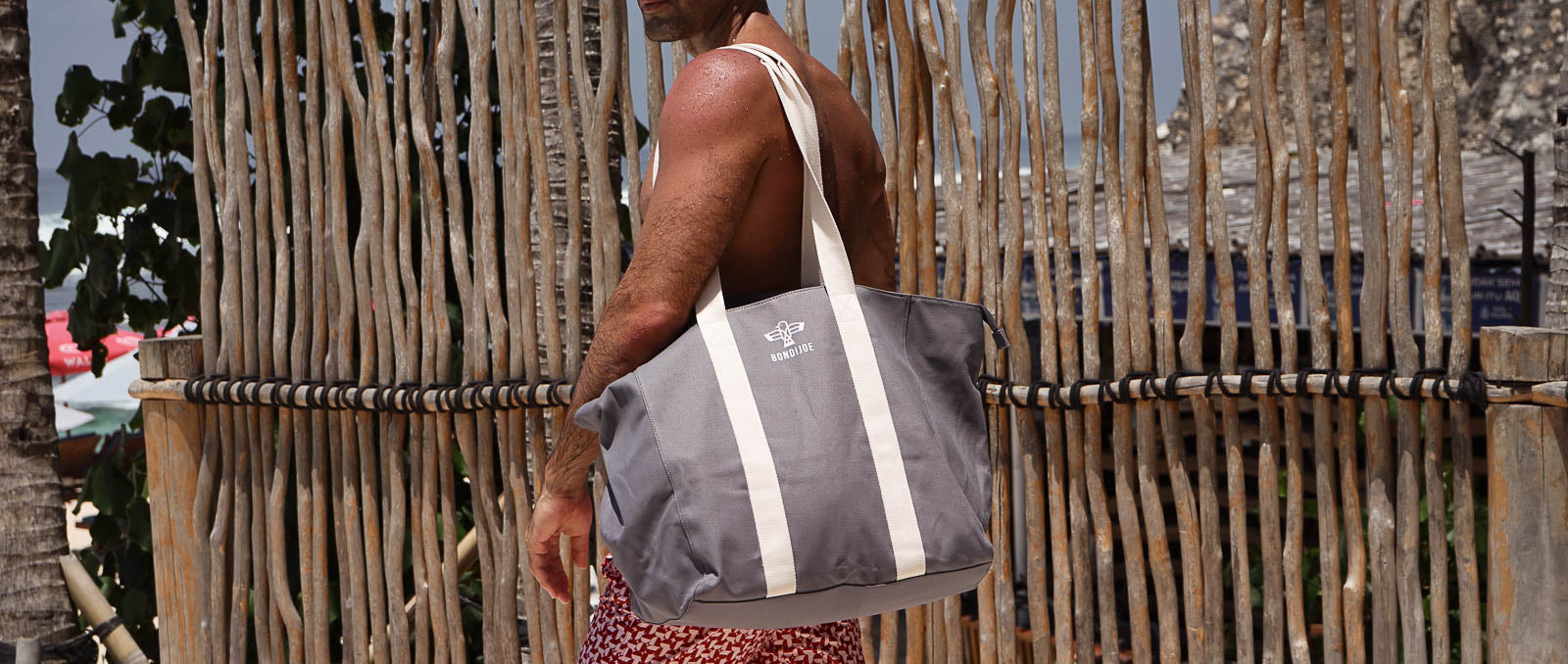 Minimalist Men’s Beach Bags for the Style-Conscious Traveler