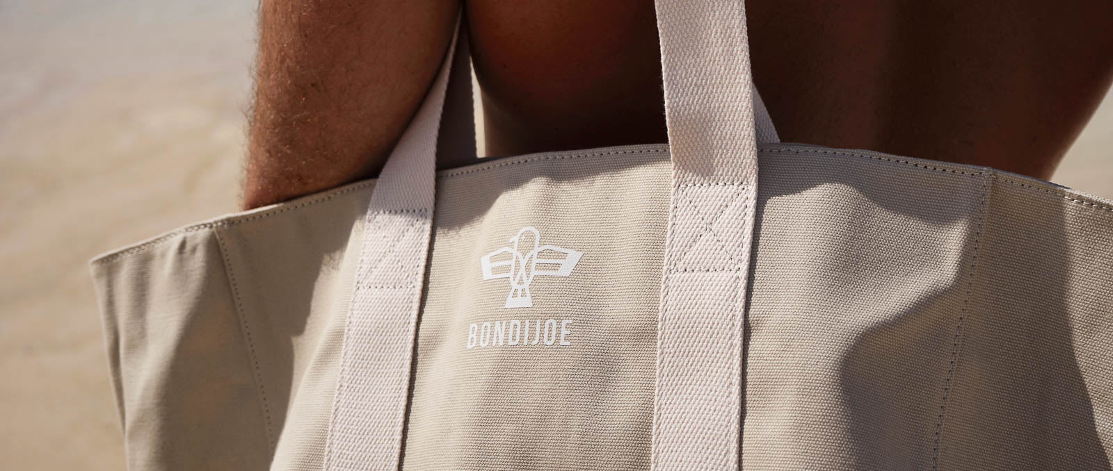 Minimalist Beach Bags: Embracing the Simplicity Trend on the Sand